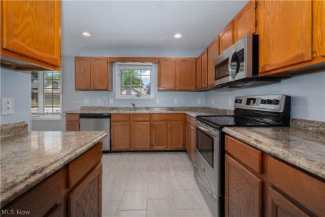 4920 Pond Drive NW North Canton OH 44720