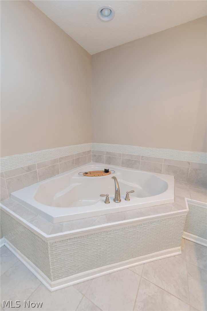 835 Wildberry Circle Avon Lake OH 44012