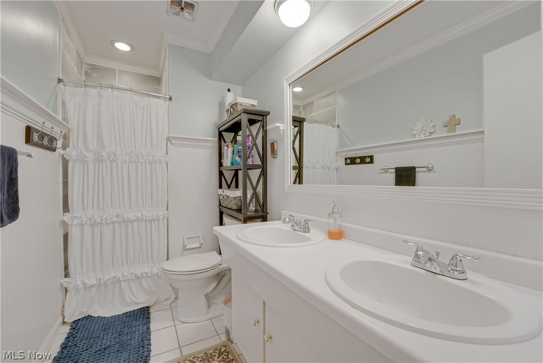 13 Meadowlawn Drive Mentor OH 44060