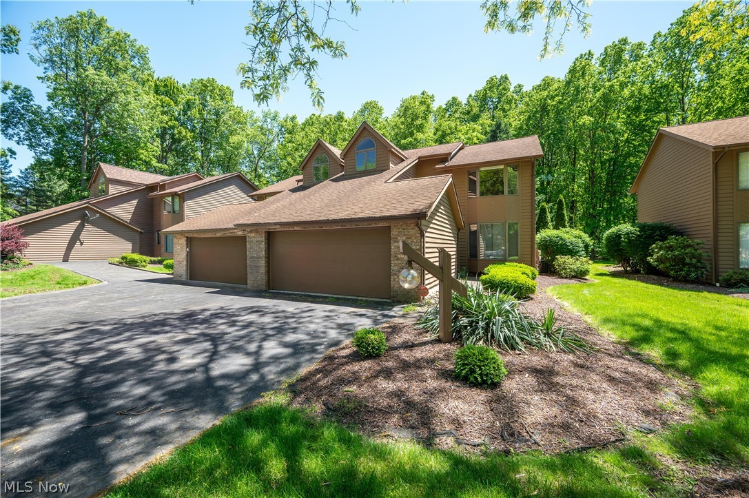 9114 Inverrary Drive SE Howland OH 44484