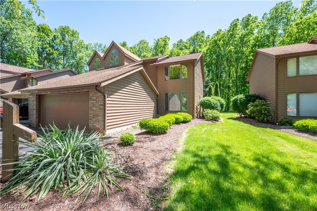 9114 Inverrary Drive SE Howland OH 44484