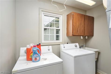 910 Wellsley Lane Akron OH 44313