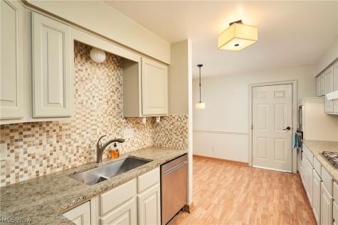 910 Wellsley Lane Akron OH 44313