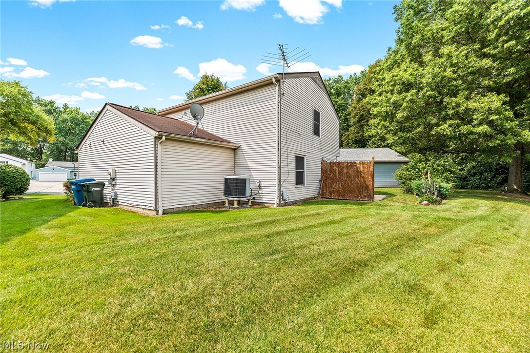 8851 Holly Lane Olmsted Falls OH 44138