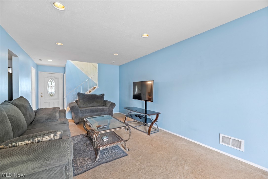 8851 Holly Lane Olmsted Falls OH 44138
