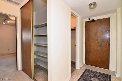 6270 Greenwood Sagamore Hills OH 44067