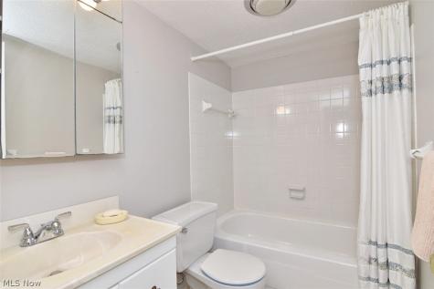 6270 Greenwood Sagamore Hills OH 44067