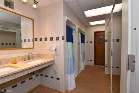 6270 Greenwood Sagamore Hills OH 44067