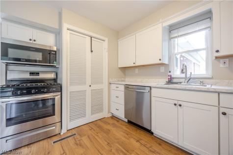 10366 Manorford Drive Parma Heights OH 44130