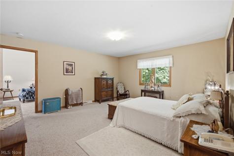 1451 Tripodi Circle Niles OH 44446