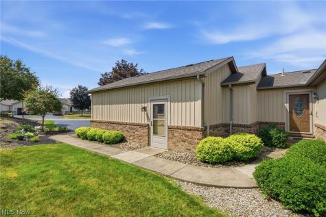 1451 Tripodi Circle Niles OH 44446