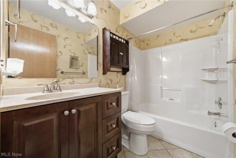 1451 Tripodi Circle Niles OH 44446