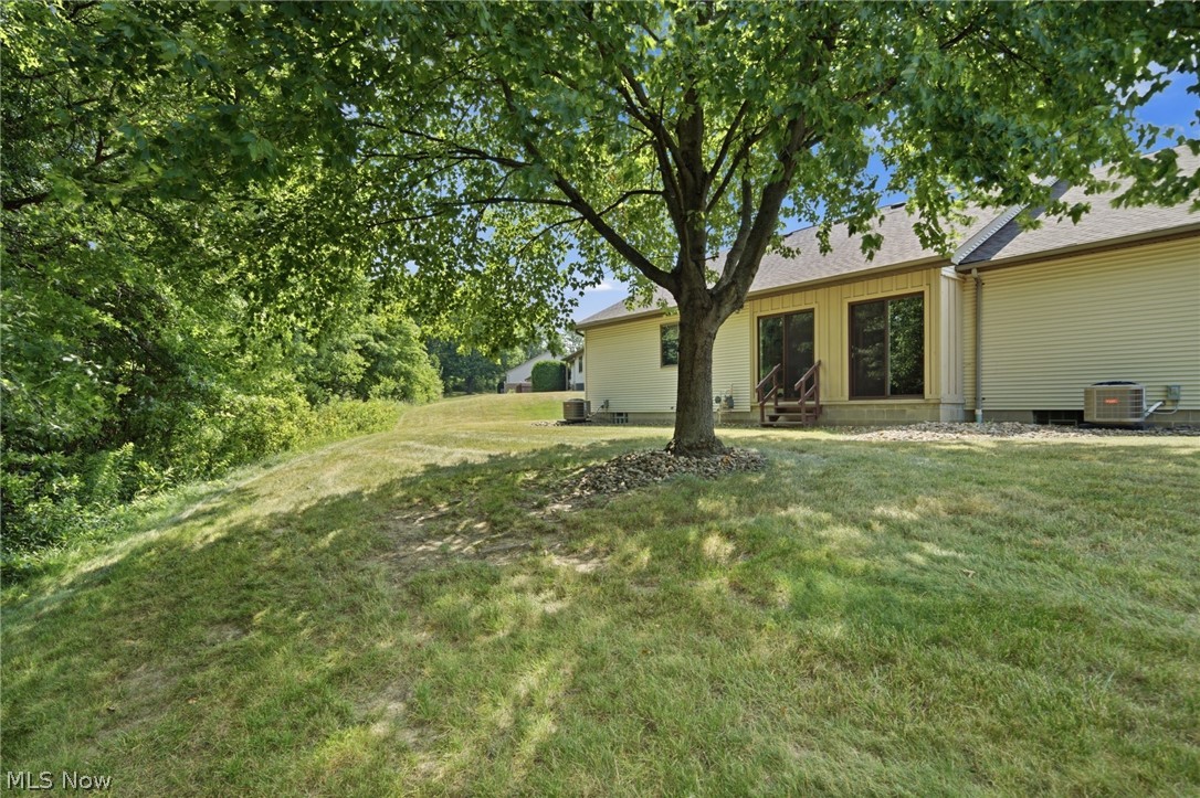 1451 Tripodi Circle Niles OH 44446