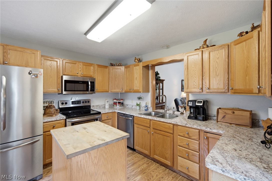 1451 Tripodi Circle Niles OH 44446