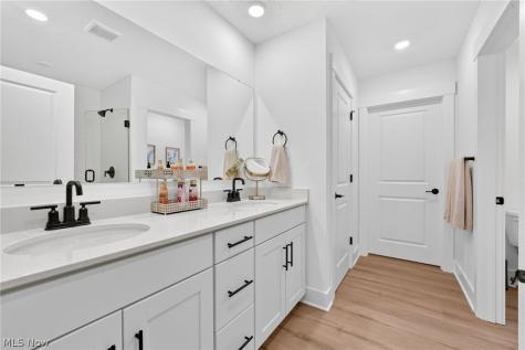 516 Port Side Drive Avon Lake OH 44012