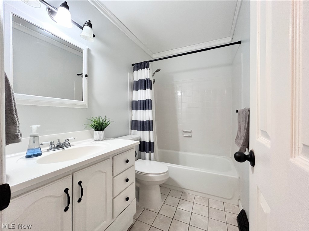 21908 River Oaks Drive Rocky River OH 44116