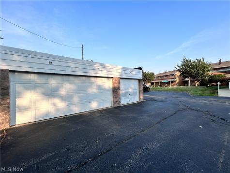 21908 River Oaks Drive Rocky River OH 44116