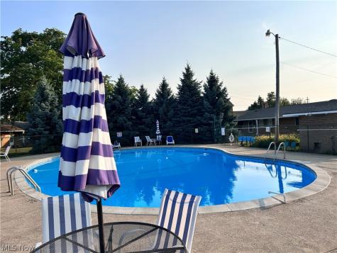21908 River Oaks Drive Rocky River OH 44116