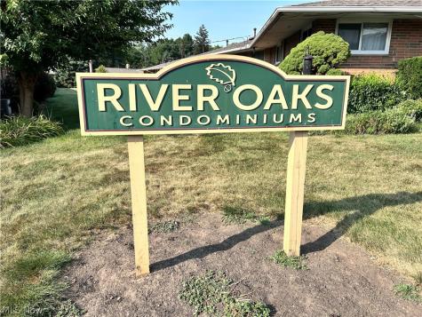 21908 River Oaks Drive Rocky River OH 44116