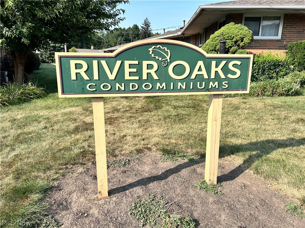 21908 River Oaks Drive Rocky River OH 44116