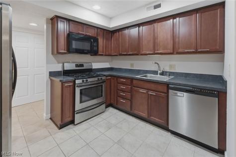 1105 Canyon View Road Northfield OH 44067