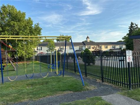 2222 Glouchester Drive Lyndhurst OH 44124