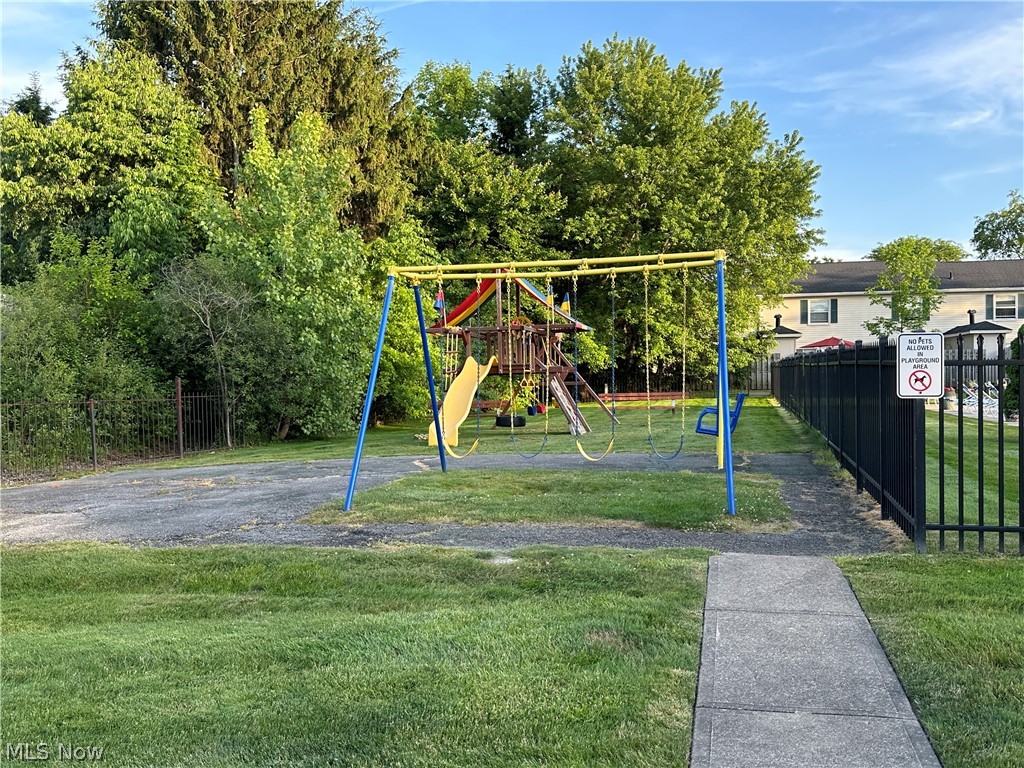 2222 Glouchester Drive Lyndhurst OH 44124