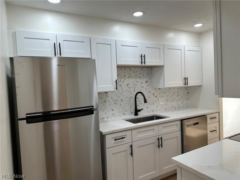 2222 Glouchester Drive Lyndhurst OH 44124
