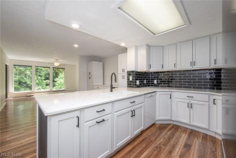 654 Meredith Lane Cuyahoga Falls OH 44223