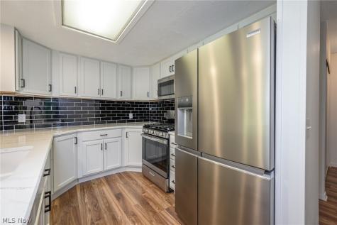 654 Meredith Lane Cuyahoga Falls OH 44223