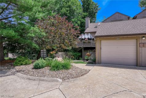 654 Meredith Lane Cuyahoga Falls OH 44223