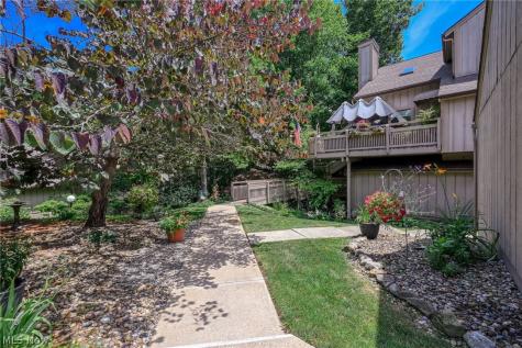 654 Meredith Lane Cuyahoga Falls OH 44223