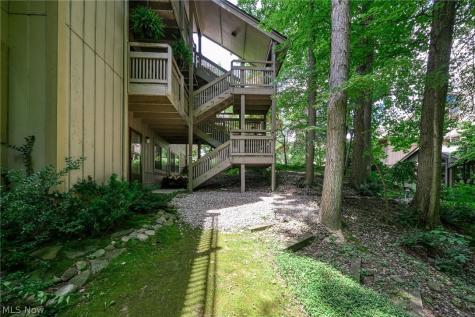 654 Meredith Lane Cuyahoga Falls OH 44223
