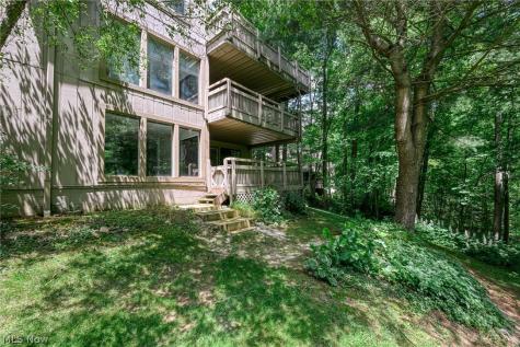 654 Meredith Lane Cuyahoga Falls OH 44223