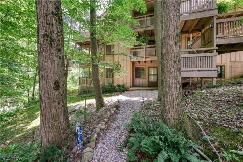 654 Meredith Lane Cuyahoga Falls OH 44223
