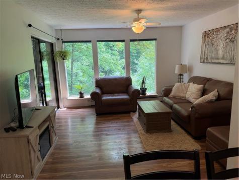 654 Meredith Lane Cuyahoga Falls OH 44223