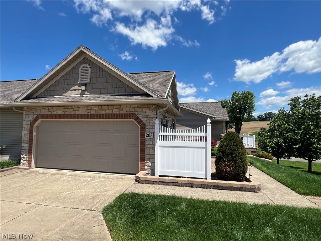 203 Heritage Crossing SE Sugarcreek OH 44681