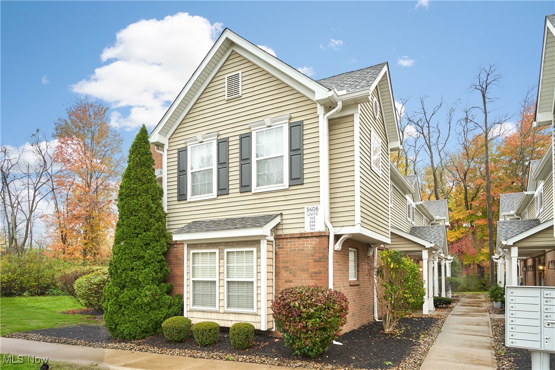 Fairlawn OH, 3406 Lenox Village Drive, Unit 244