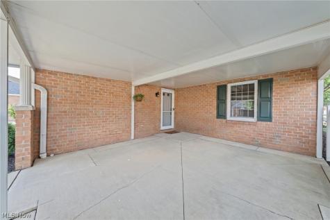 1543 Danube Drive NW Uniontown OH 44685