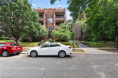 2476 Derbyshire Road Cleveland Heights OH 44106