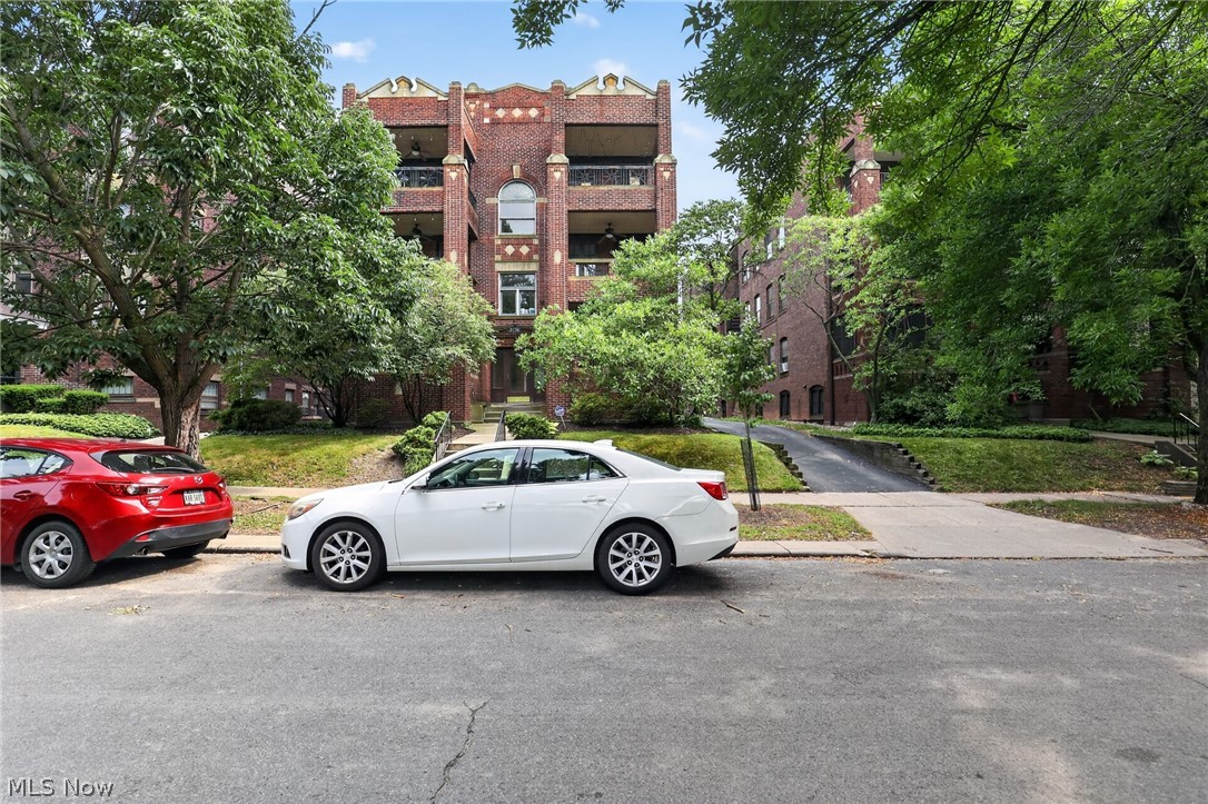 2476 Derbyshire Road Cleveland Heights OH 44106