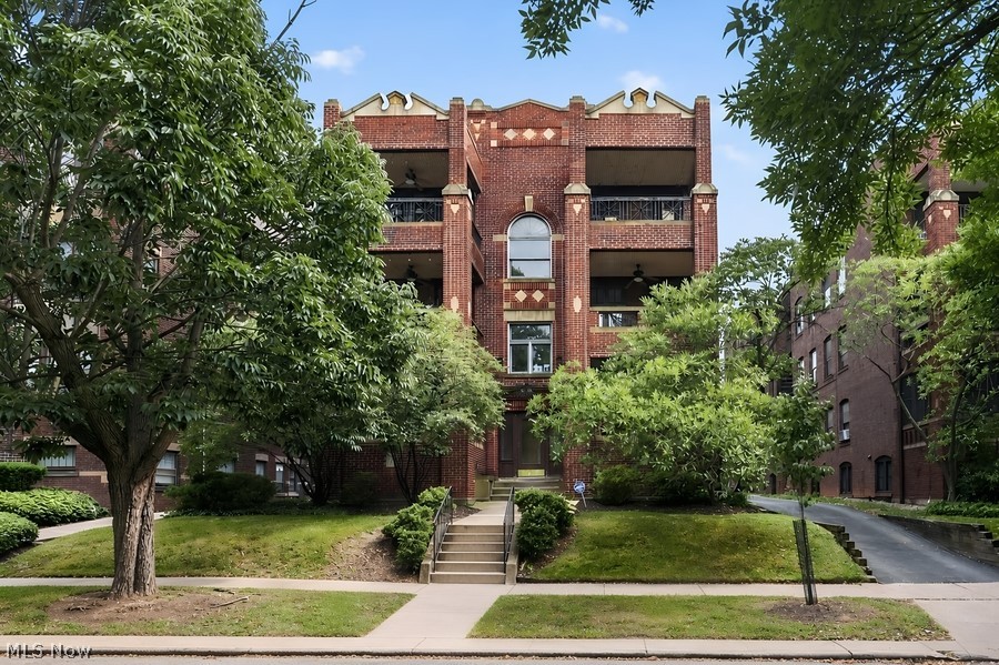 2476 Derbyshire Road Cleveland Heights OH 44106