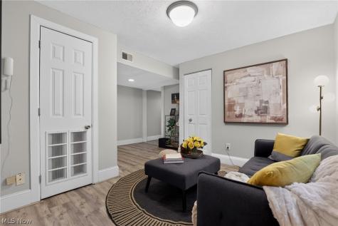 2476 Derbyshire Road Cleveland Heights OH 44106