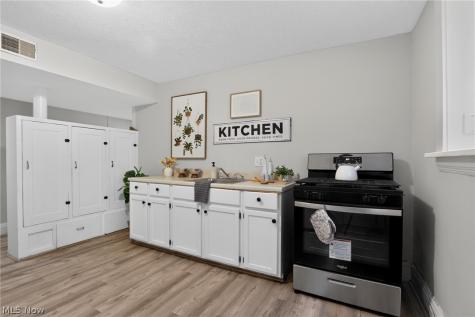 2476 Derbyshire Road Cleveland Heights OH 44106
