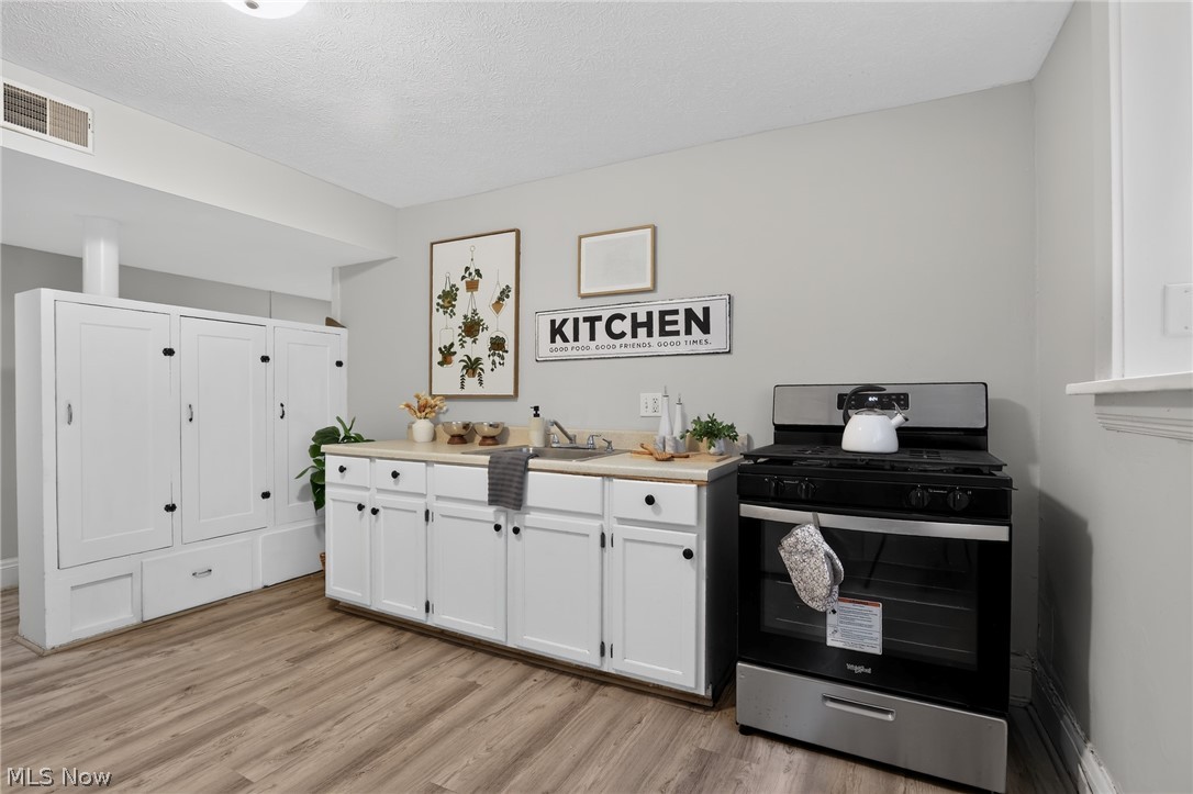 2476 Derbyshire Road Cleveland Heights OH 44106