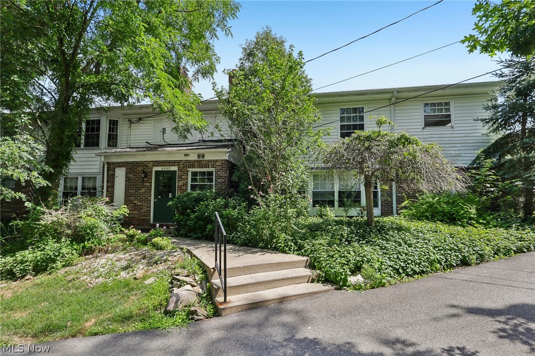 6985 Carriage Hill Drive Brecksville OH 44141