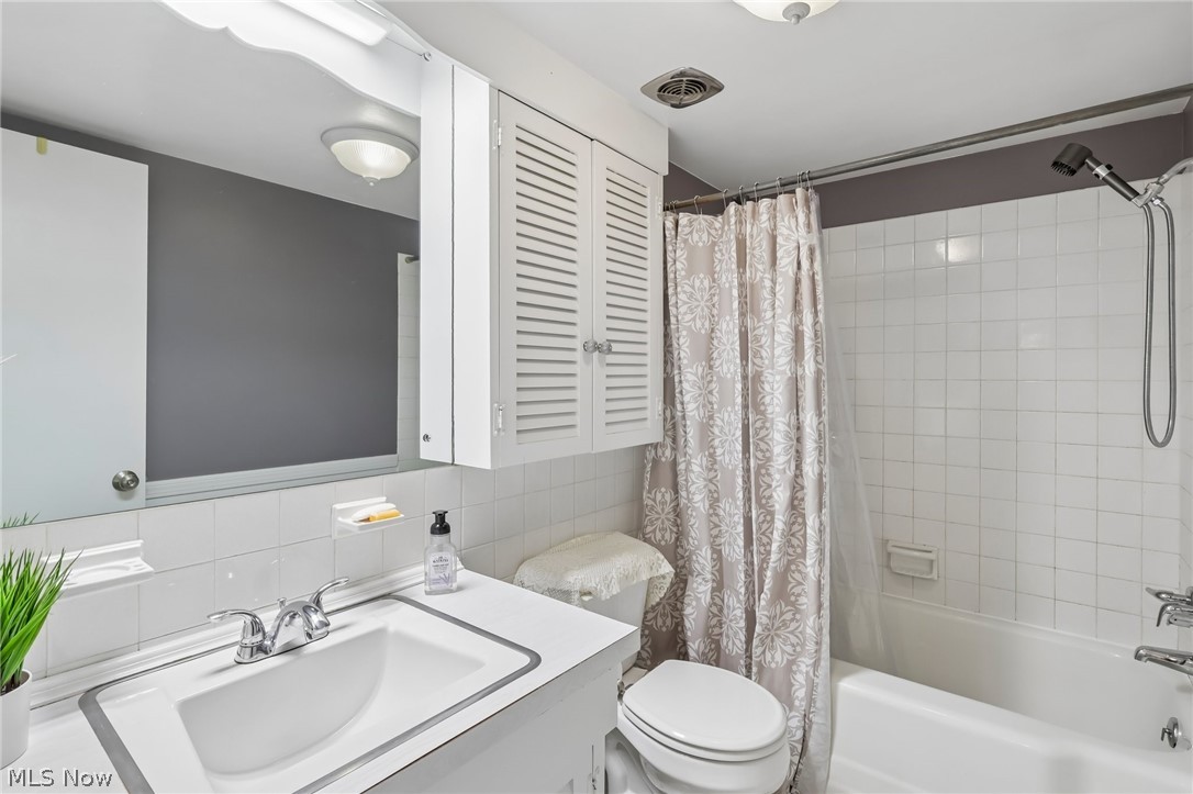 6985 Carriage Hill Drive Brecksville OH 44141