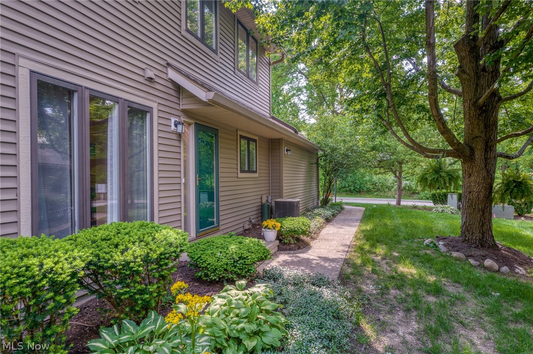 73 Lethbridge Lane Akron OH 44321