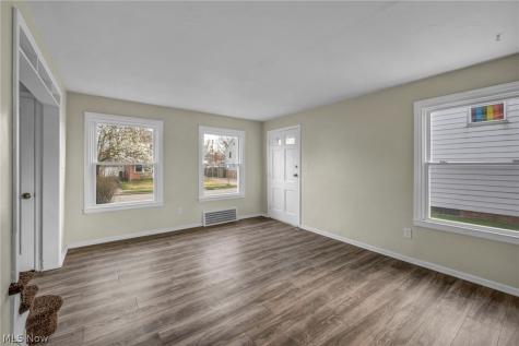 14215 Tuckahoe Avenue Cleveland OH 44111