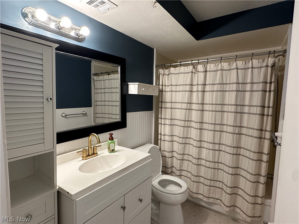 21881 River Oaks Drive Rocky River OH 44116